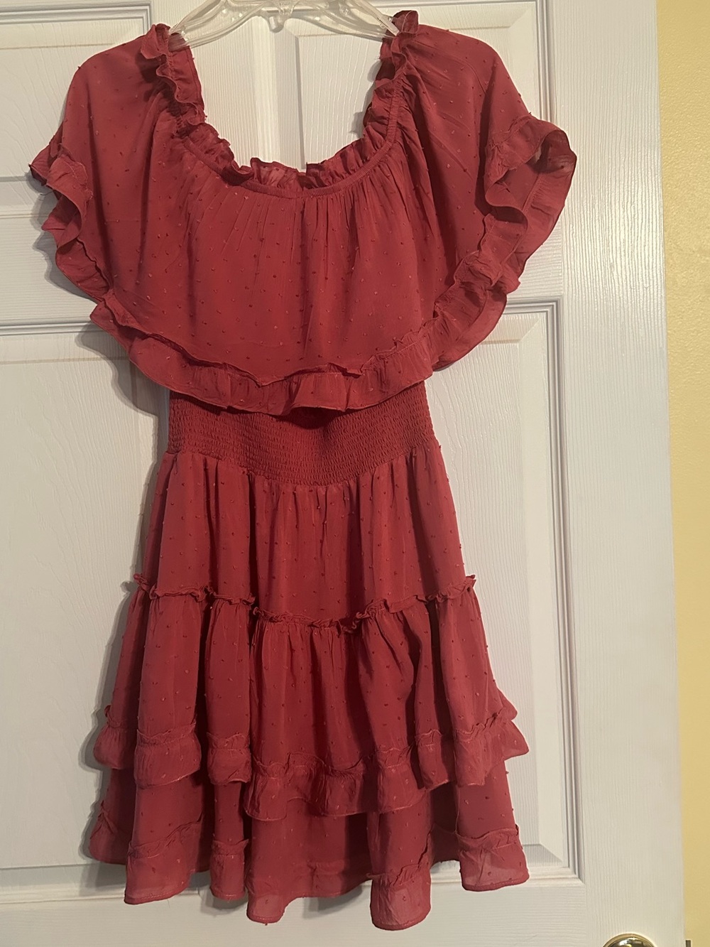 This Forever 21 dusty rose off-the-shoulder ruffle mini dress Size medium.